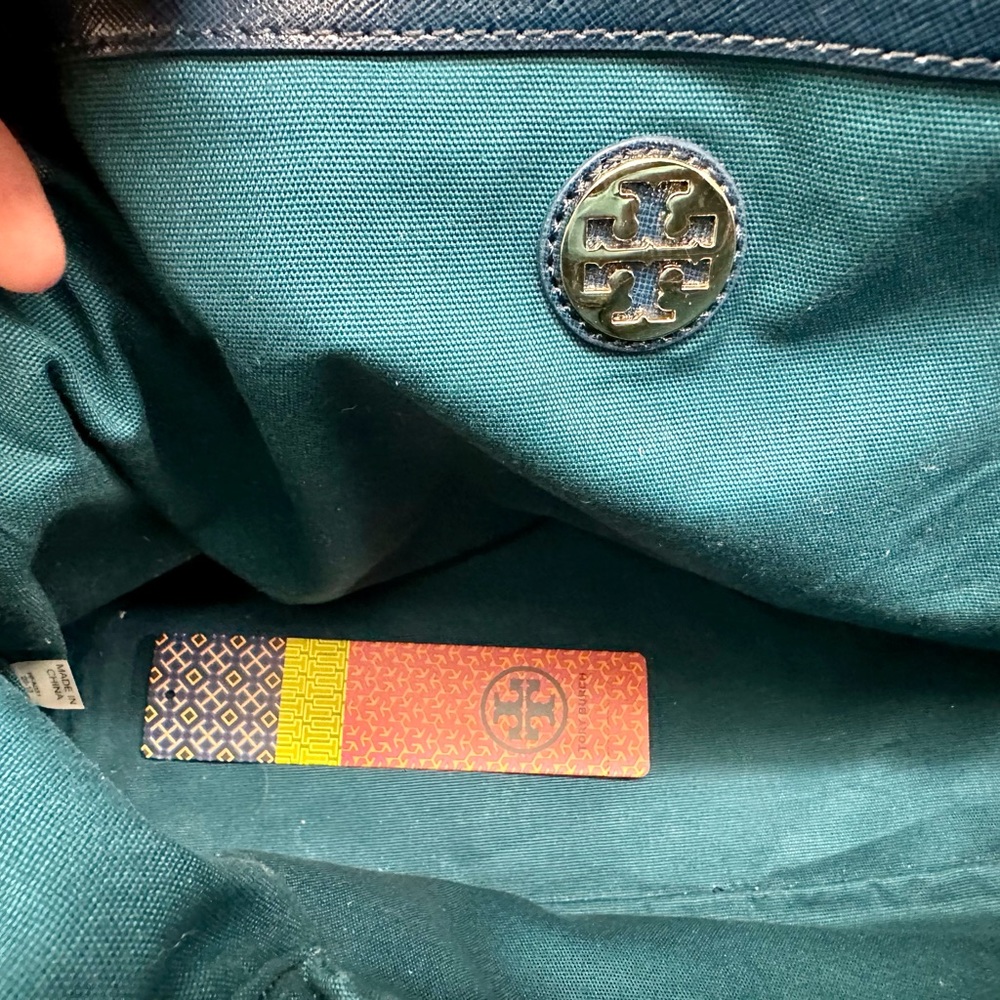 Tory Burch Robinson Dome Bag - Picture 11 of 12
